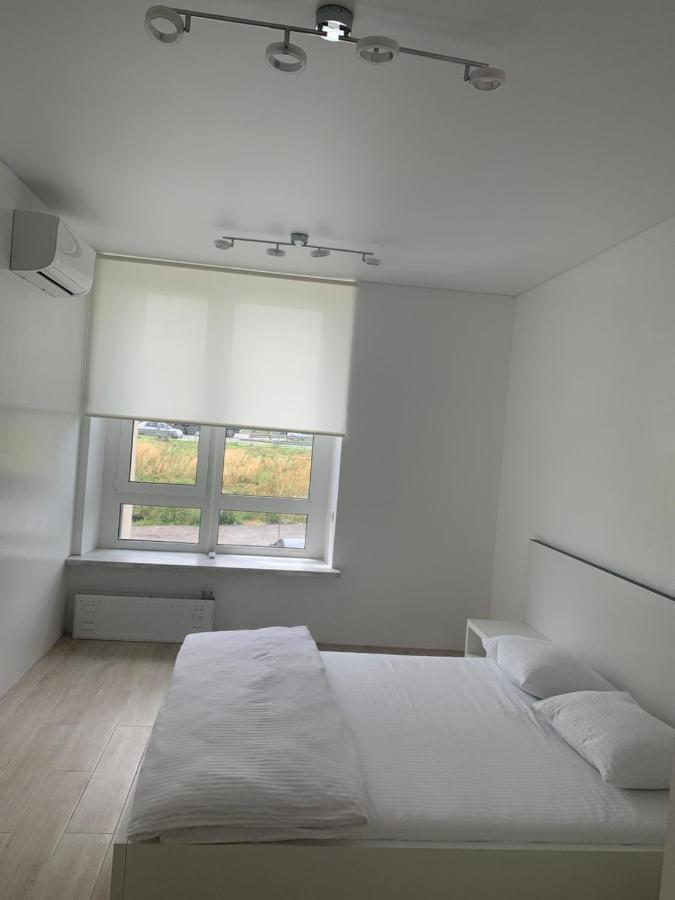 New 3 Rooms Apartment Near The Metro Station Kyiv Exterior foto