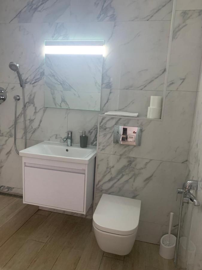 New 3 Rooms Apartment Near The Metro Station Kyiv Exterior foto