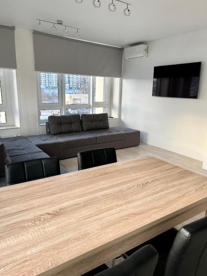 New 3 Rooms Apartment Near The Metro Station Kyiv Exterior foto