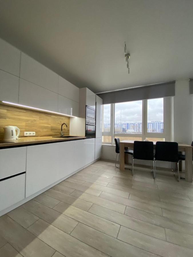 New 3 Rooms Apartment Near The Metro Station Kyiv Exterior foto