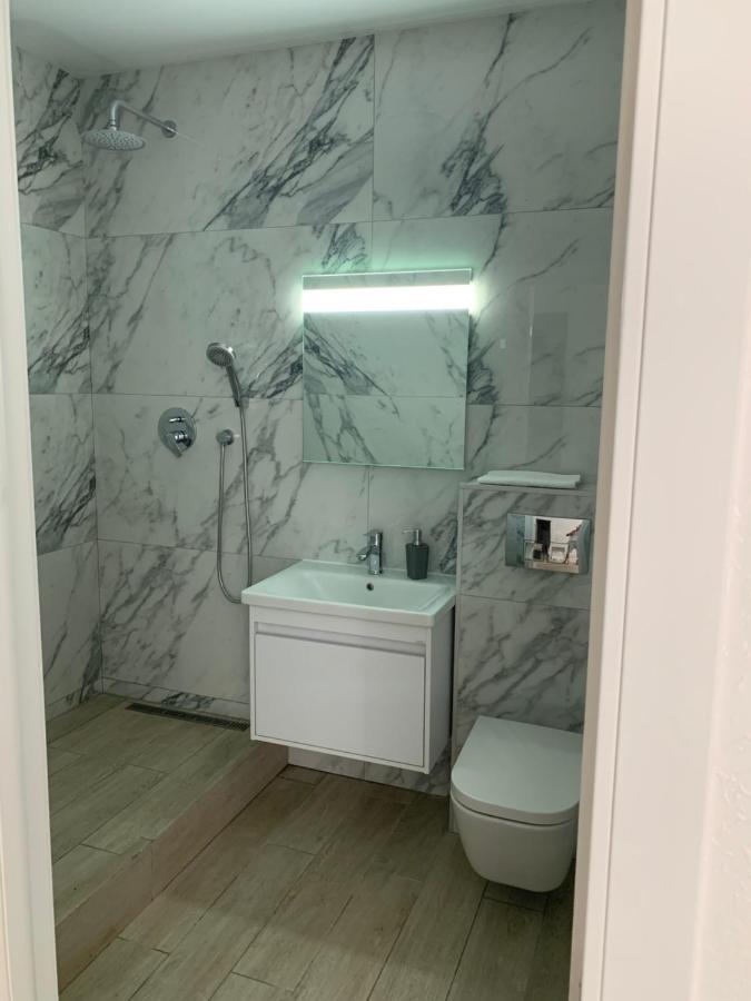 New 3 Rooms Apartment Near The Metro Station Kyiv Exterior foto