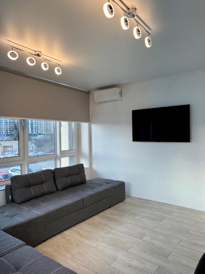 New 3 Rooms Apartment Near The Metro Station Kyiv Exterior foto